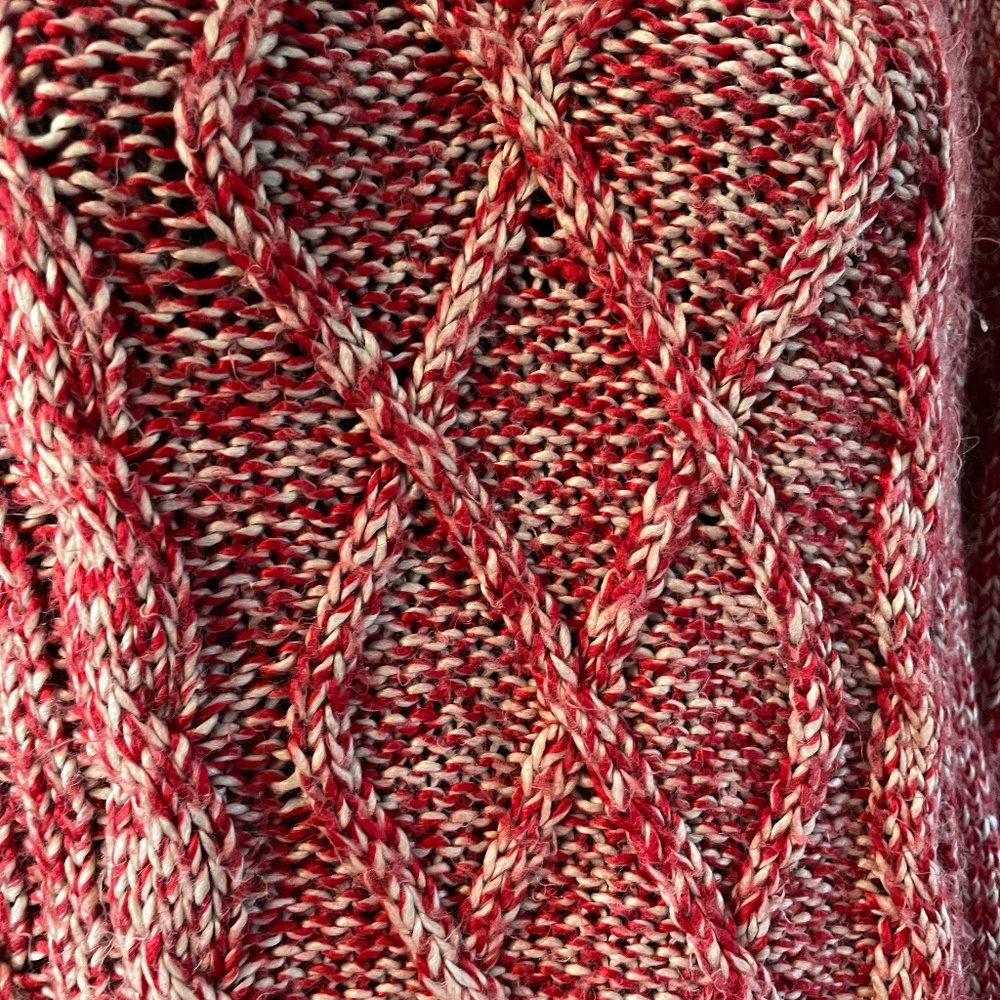 Over-sized, red, cable-knit sweater (s) - Picture 4 of 6